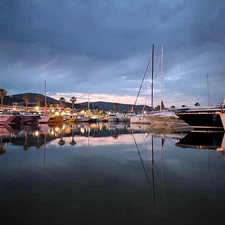 Port Et A Pied, Parking شقة